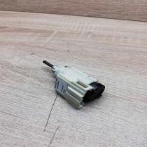 8E0927189B 19322005  Brake pedal sensor switch Audi A4 S4 B7 8E 8H