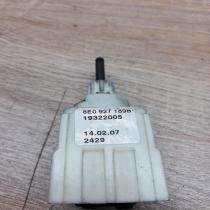 8E0927189B 19322005  Brake pedal sensor switch Audi A4 S4 B7 8E 8H