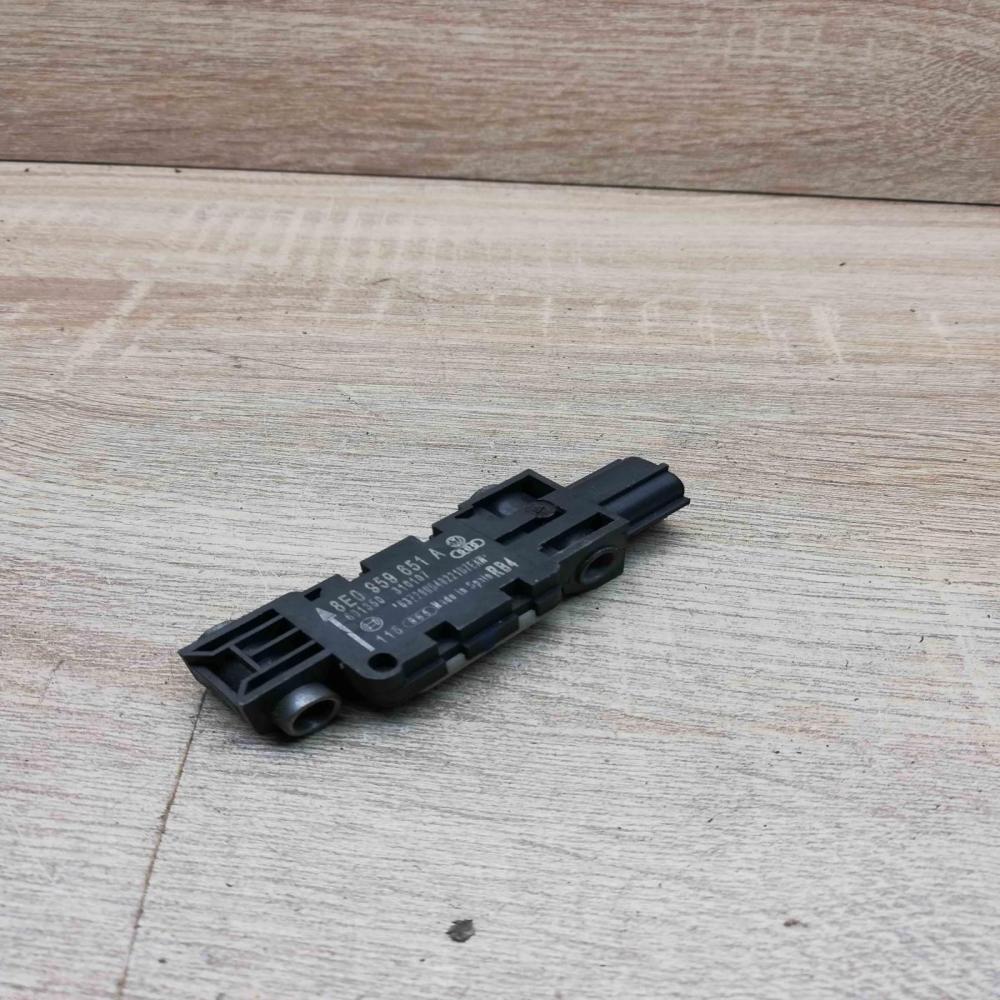 8E0959651A   Airbag deployment crash/impact sensor Audi A4 S4 B6 8E 8H