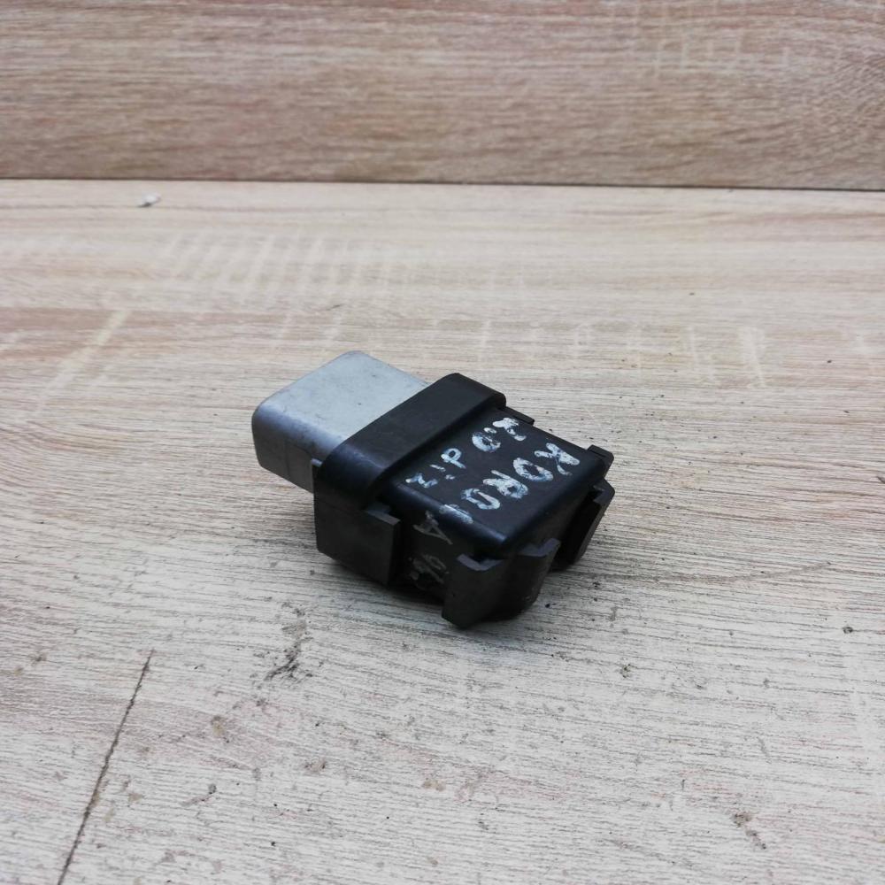 28610 67010 156700 8671  Glow plug pre-heat relay Toyota Corolla E120 E130