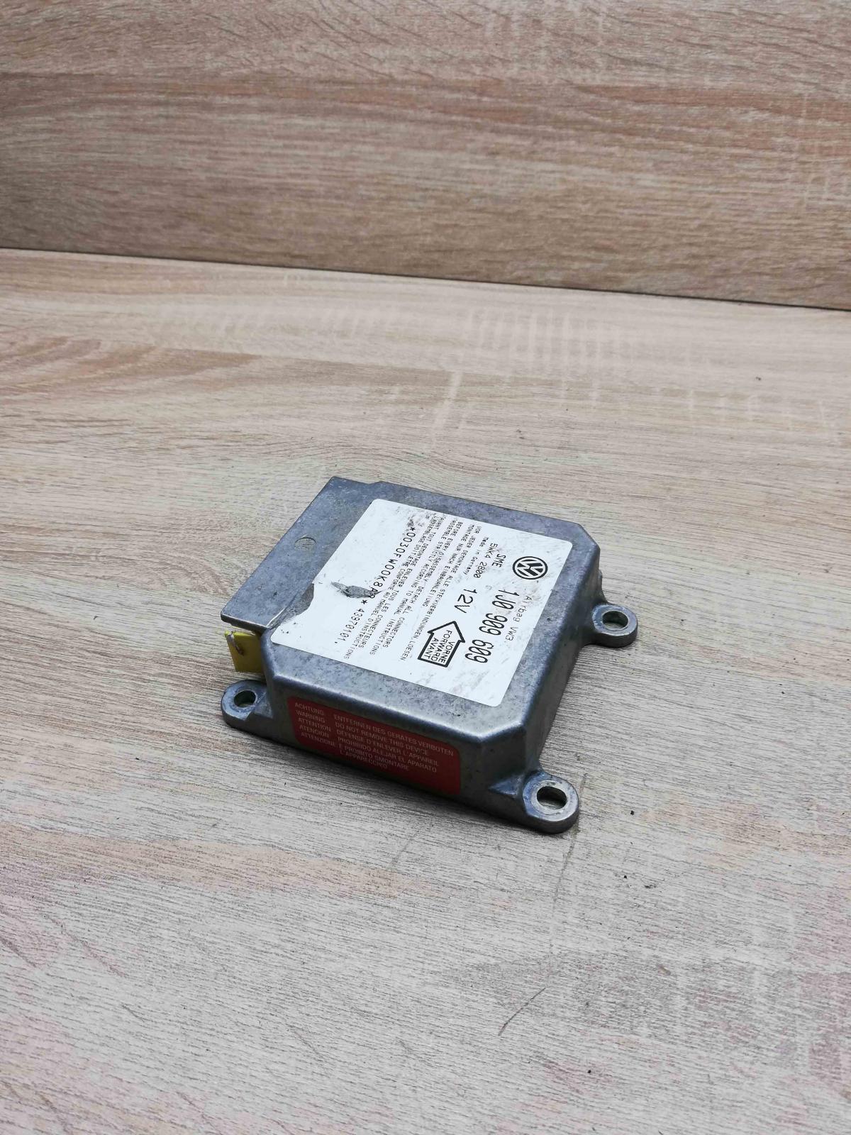 1J0909609   Airbag control unit/module Volkswagen Golf IV