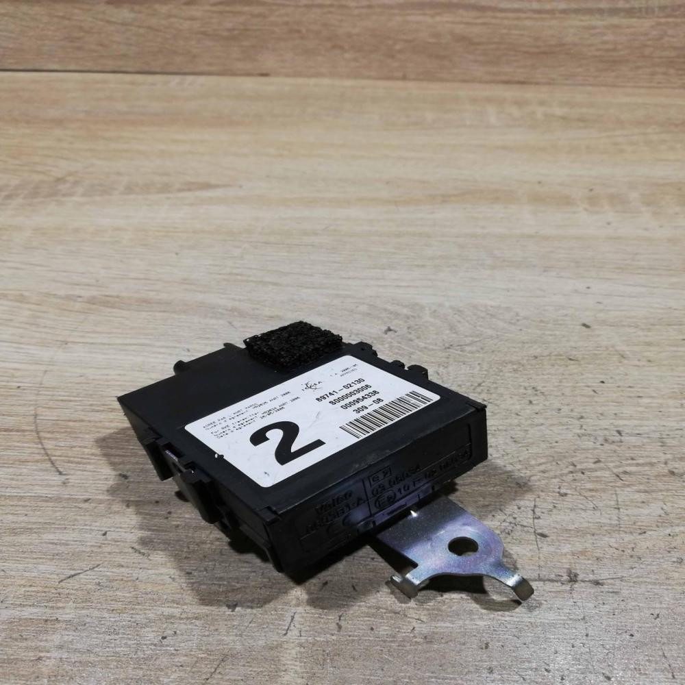89741 02130   Door control unit/module Toyota Auris 150