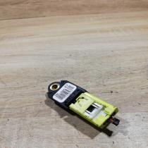 89831 02060   Airbag deployment crash/impact sensor Toyota Auris 150