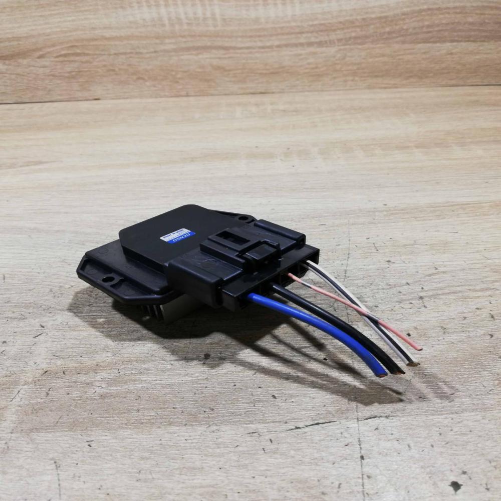 499300 2121   Heater blower motor/fan resistor Toyota Avensis T250