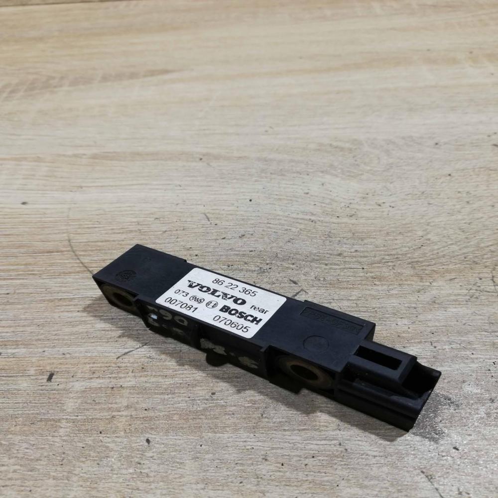 8622365   Airbag deployment crash/impact sensor Volvo V70