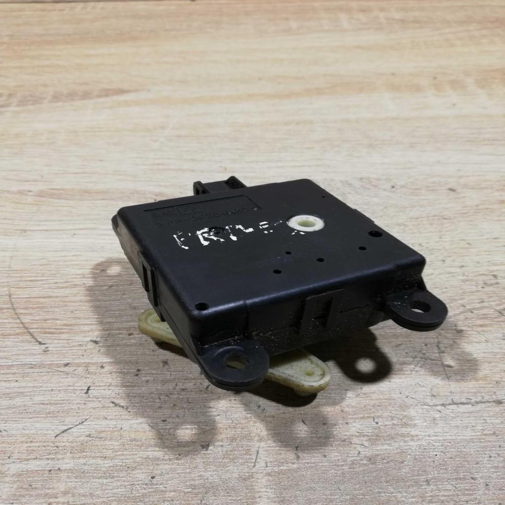 3t050 30820   Air flap motor/actuator Nissan Primera