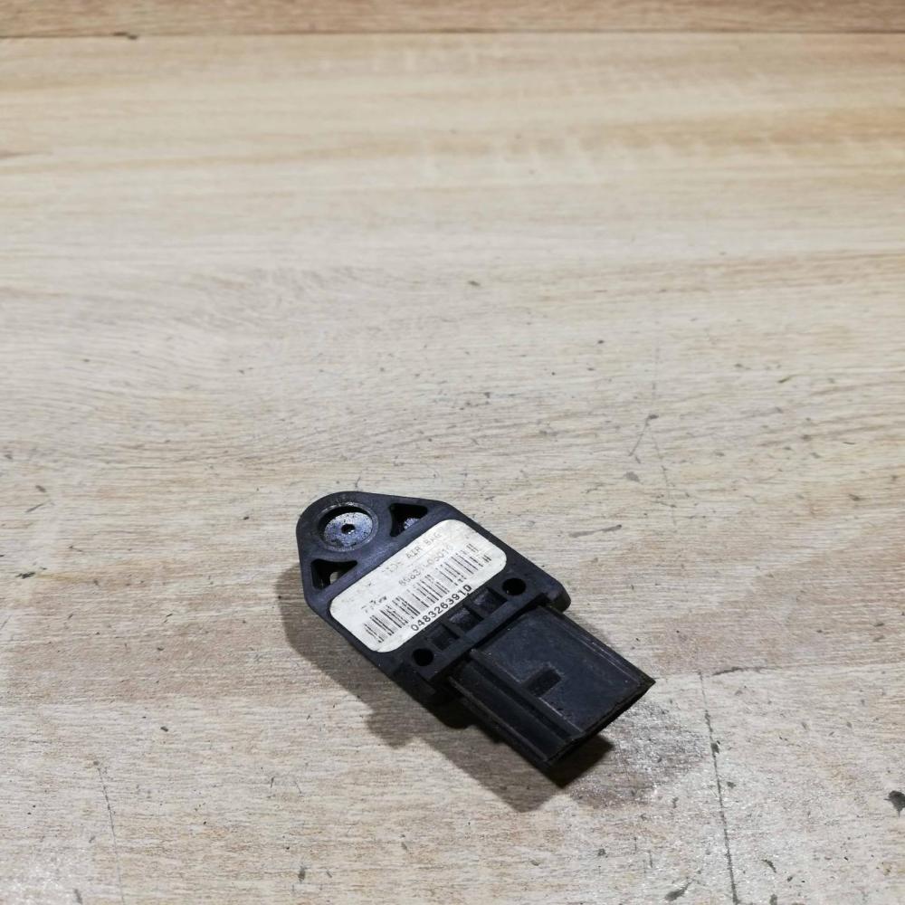 89831 05010   Airbag deployment crash/impact sensor Toyota Avensis T250