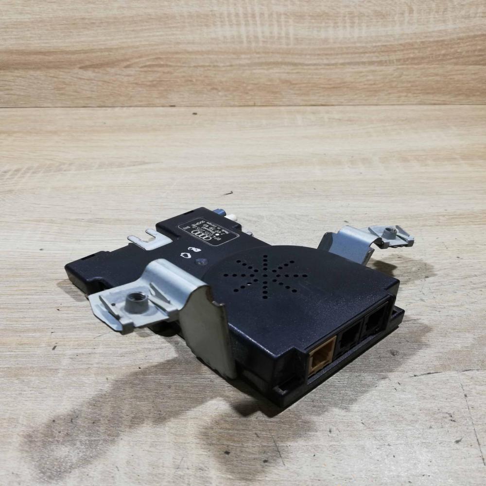 8p4035225d 7617310103  Aerial antenna amplifier Audi A3 S3 8P