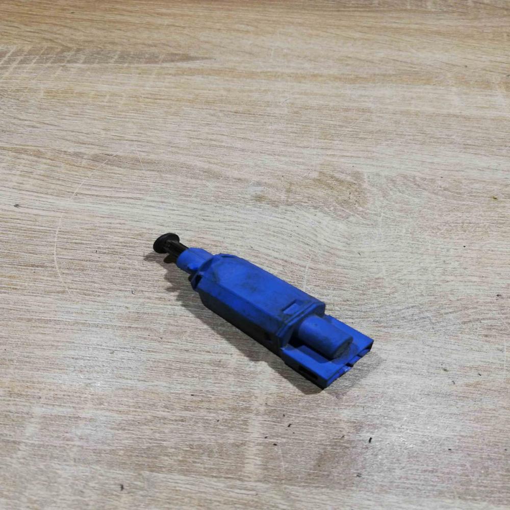 1H0MW0927189   Brake pedal sensor switch Volkswagen Golf III