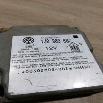 1J0909607   Airbag control unit/module Volkswagen PASSAT B5