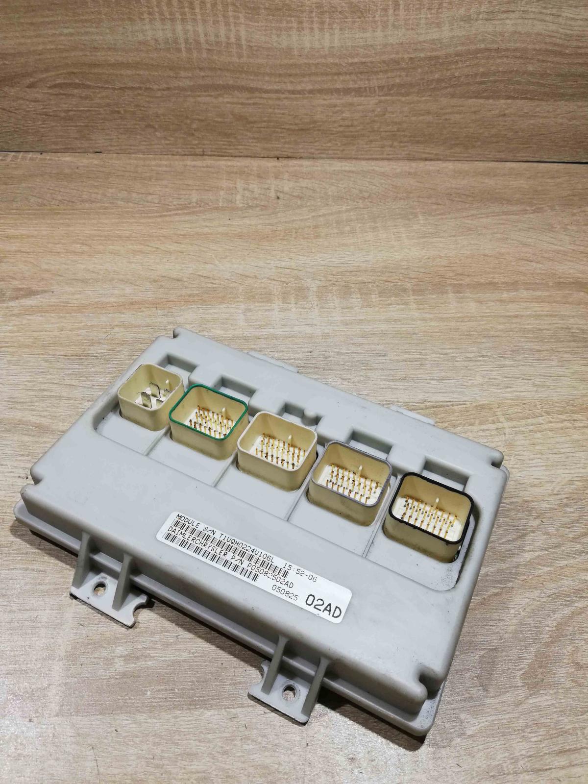 P05082502AD 050825 02AD  Engine control unit/module ECU Chrysler Voyager
