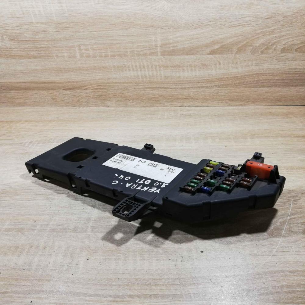 13181983 518721204  Fuse module Opel Signum