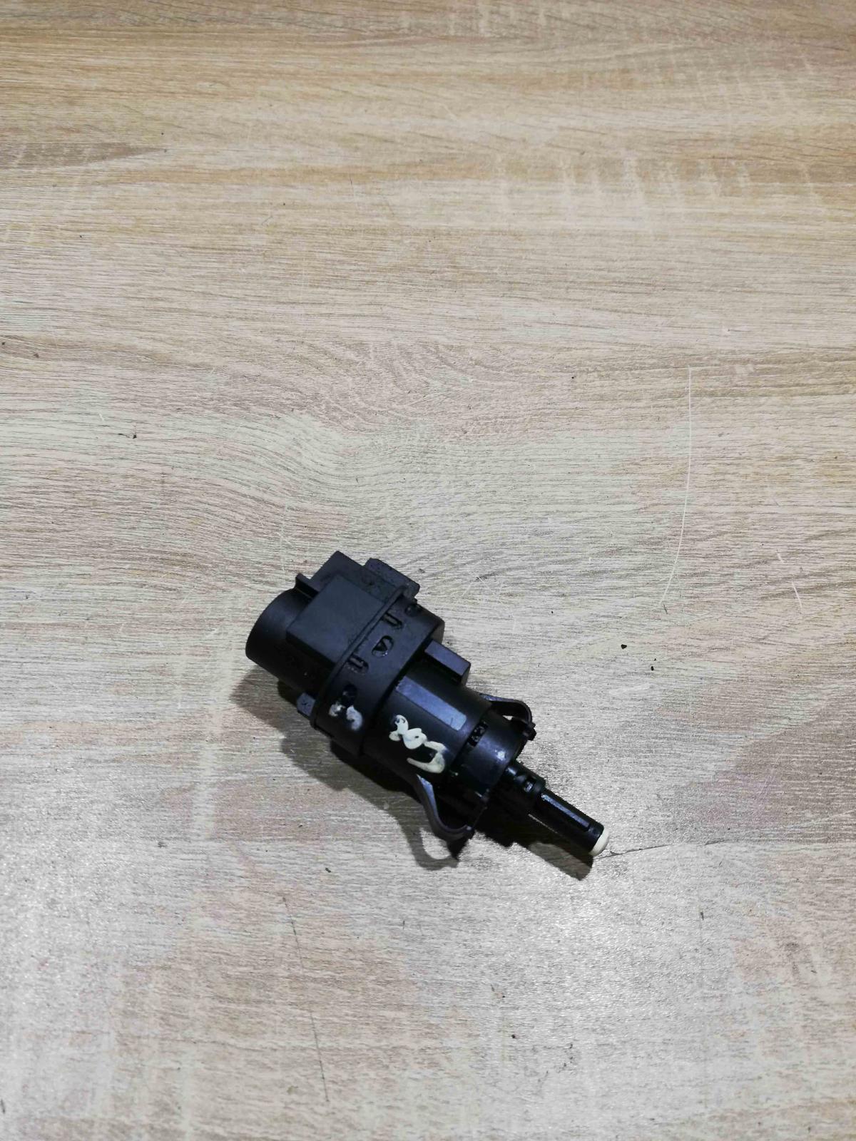 3M5T 13480 AC   Brake pedal sensor switch Ford Fiesta