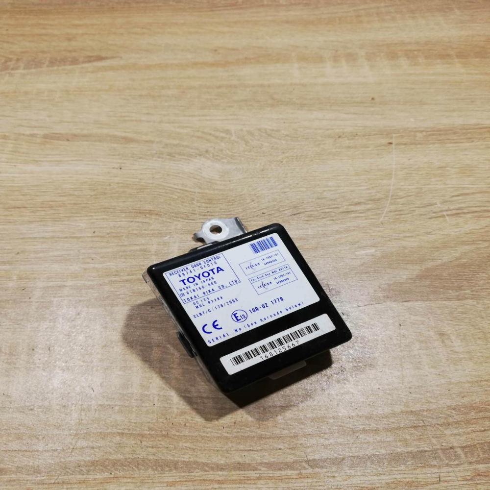 89741 0F010   Door control unit/module Toyota Corolla Verso AR10
