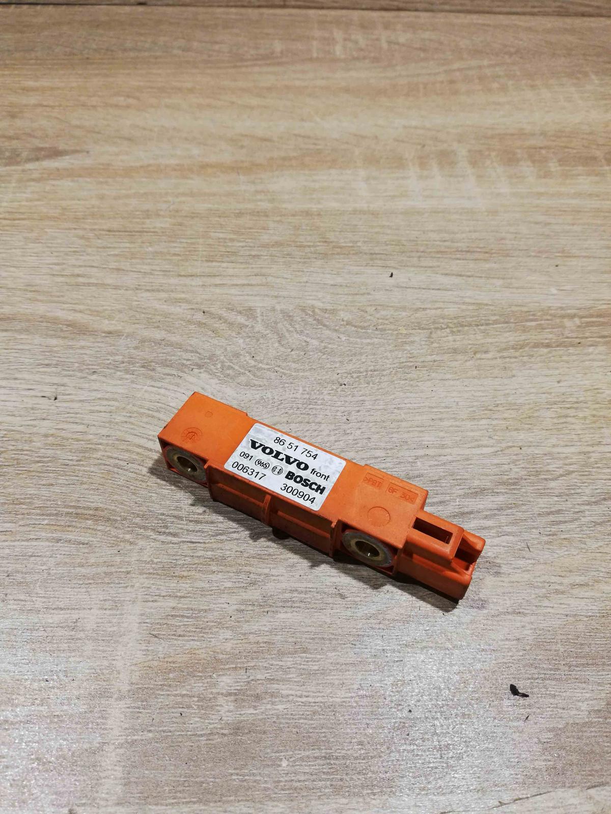 8651754   Airbag deployment crash/impact sensor Volvo XC90
