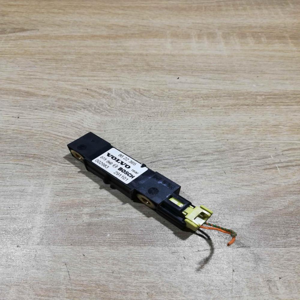 8622365   Airbag deployment crash/impact sensor Volvo V70