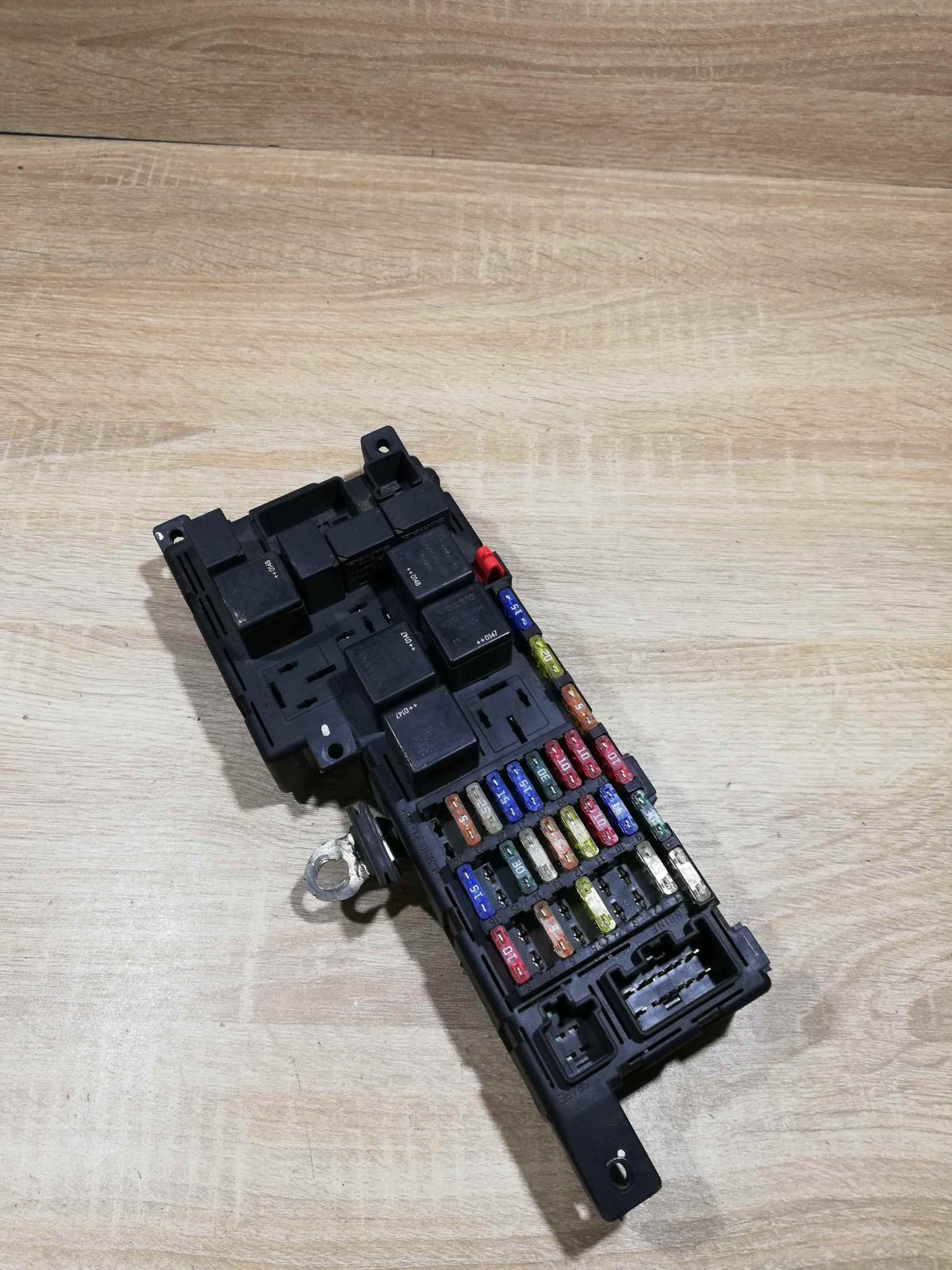 8637841 518717004  Fuse module Volvo S70  V70  V70 XC