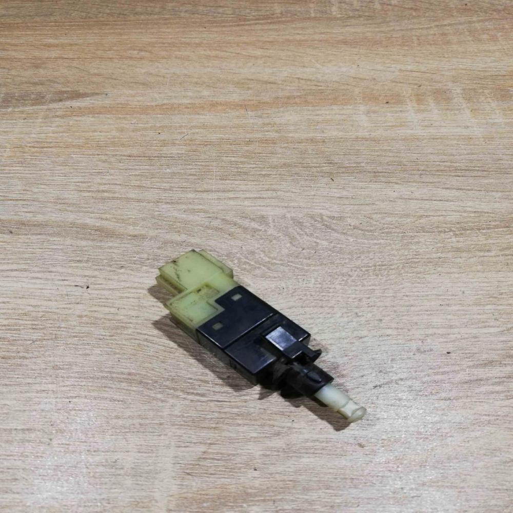 A0015454409   Brake pedal sensor switch Mercedes-Benz B W245