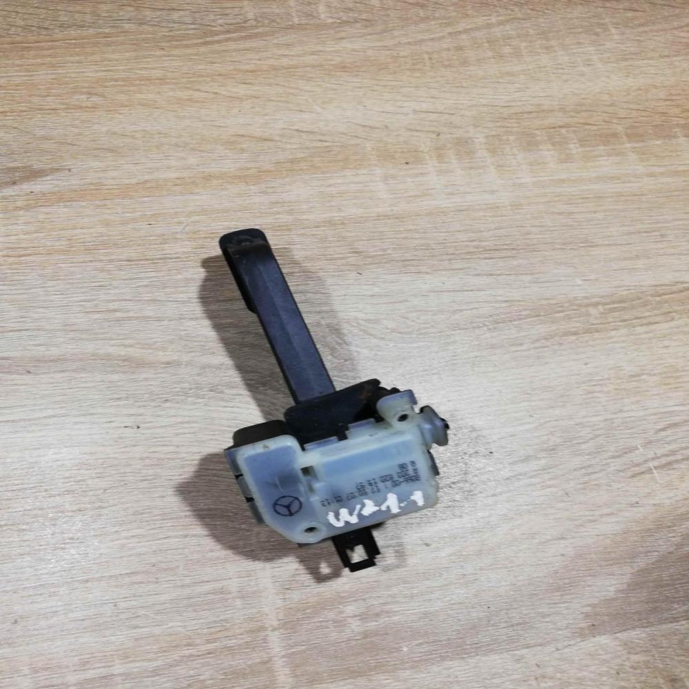 A2038201997   Fuel tank cap lock Mercedes-Benz E W211