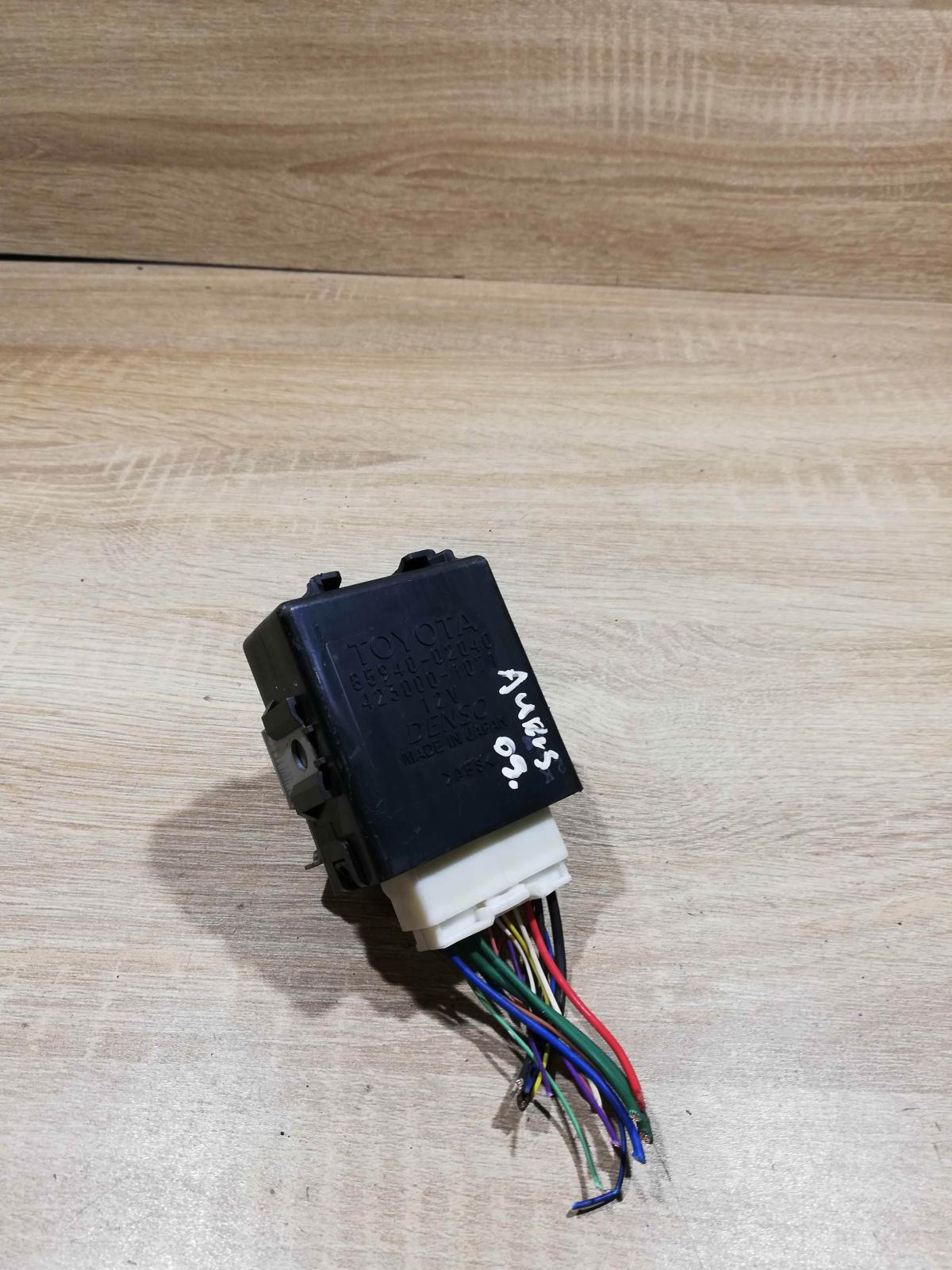 85940 02040 423000 1071  Window wiper relay Toyota Auris 150