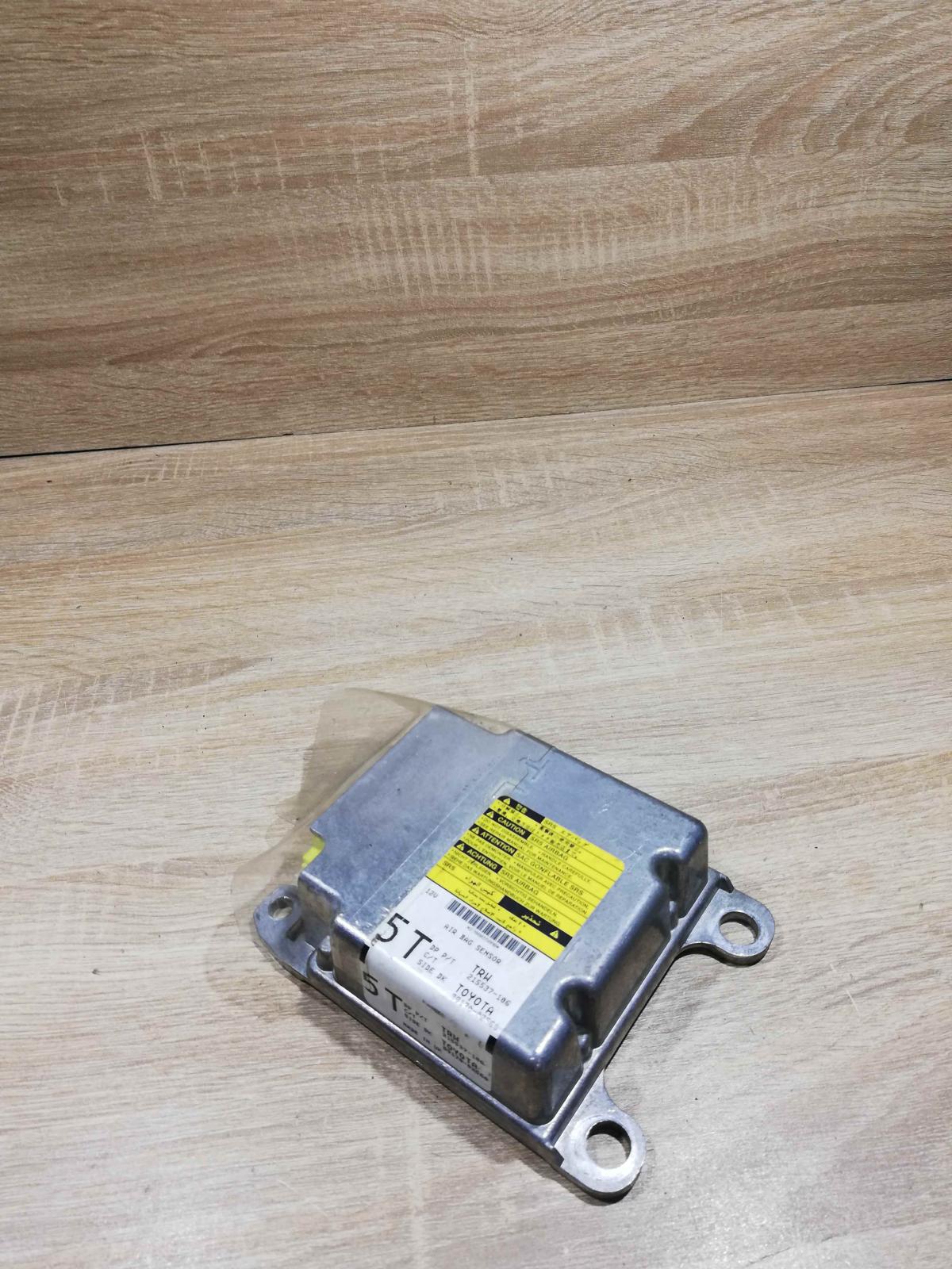 89170 02560 215537 106  Airbag control unit/module Toyota Auris 150