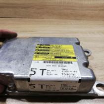 89170 02560 215537 106  Airbag control unit/module Toyota Auris 150