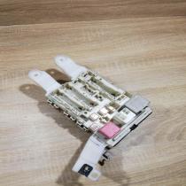 82730 02150 A 0211 7J17  Fuse module Toyota Auris 150
