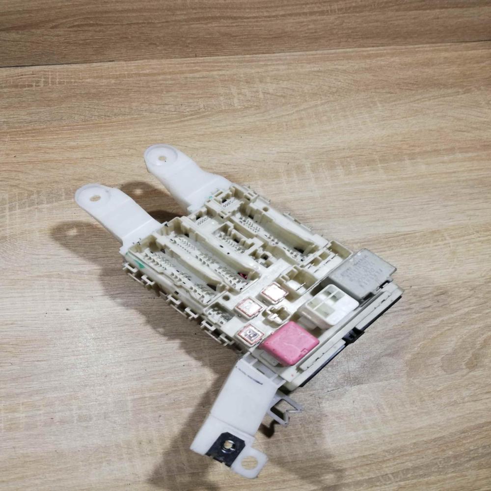 82730 02150 A 0211 7J17  Fuse module Toyota Auris 150