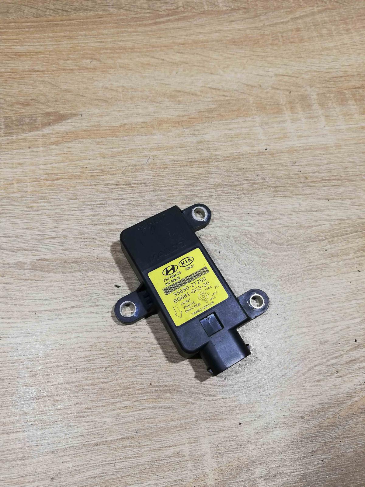 95690 2T250   ESP acceleration yaw rate sensor Hyundai i40