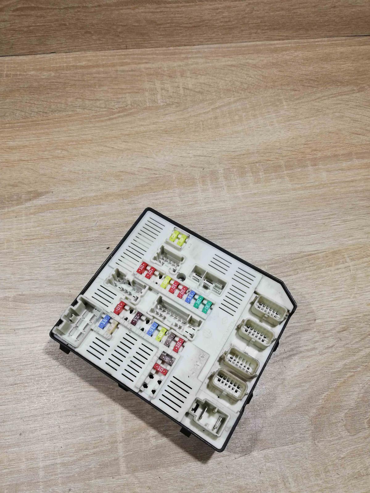 284B68744R   Fuse module Renault Laguna III
