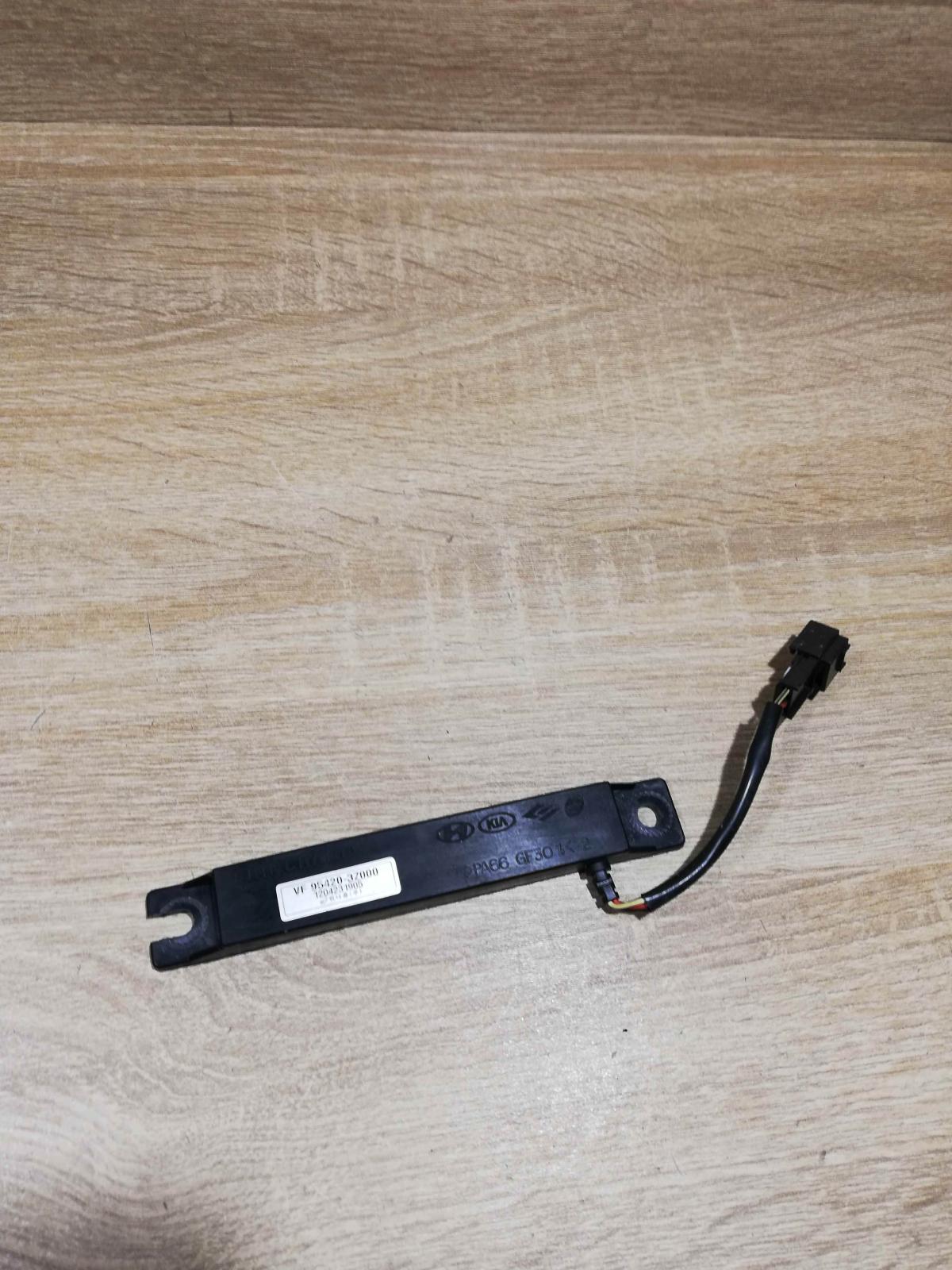 VF95420 3Z000   Aerial antenna amplifier Hyundai i40
