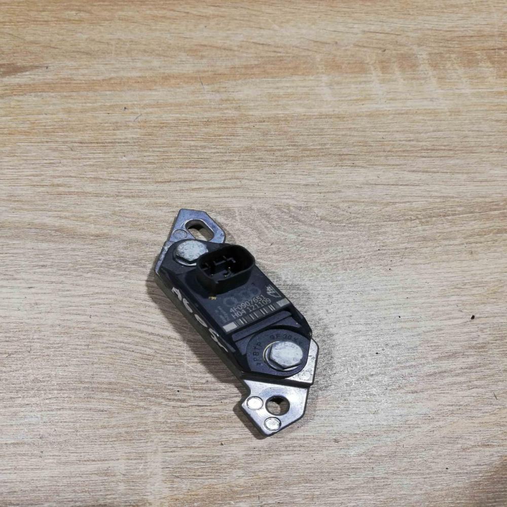 4F0907651   Airbag deployment crash/impact sensor Audi A6 S6 C6 4F