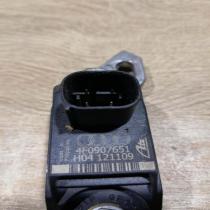 4F0907651   Airbag deployment crash/impact sensor Audi A6 S6 C6 4F