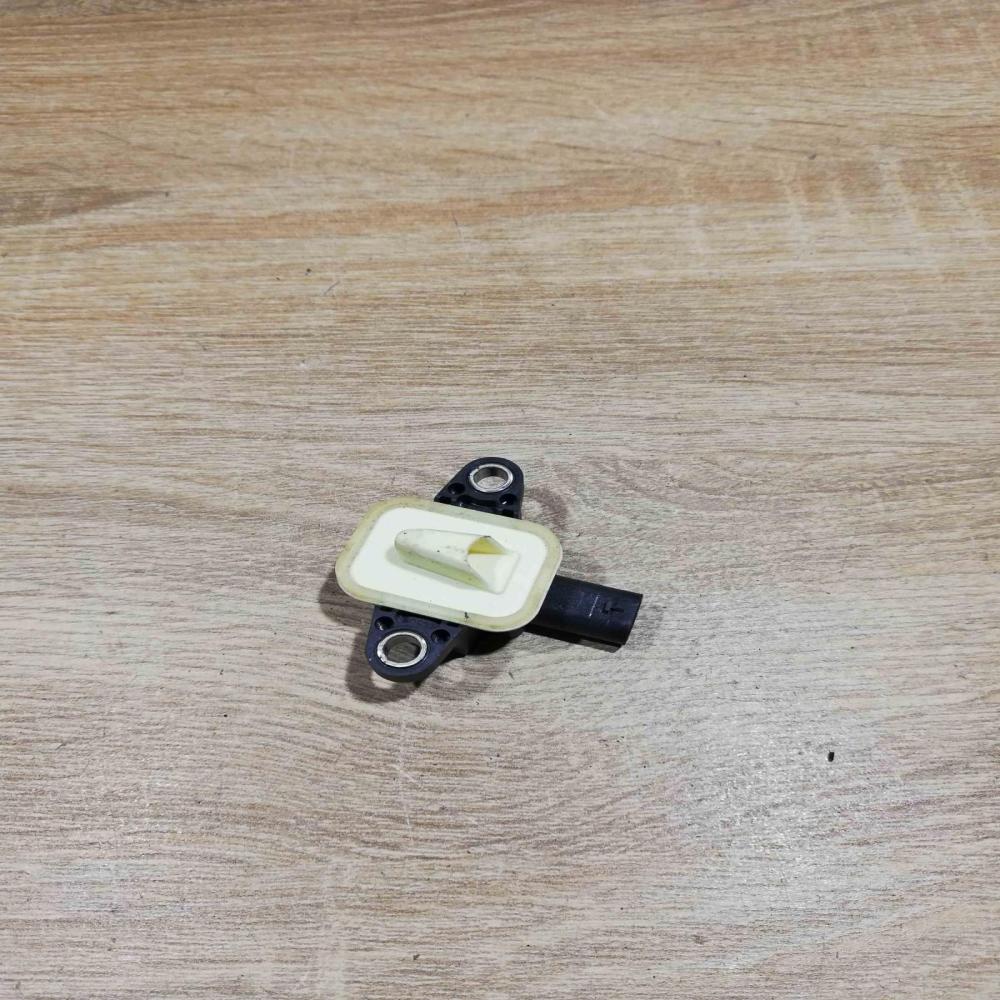 4H0955557   Airbag deployment crash/impact sensor Audi A6 S6 C7 4G
