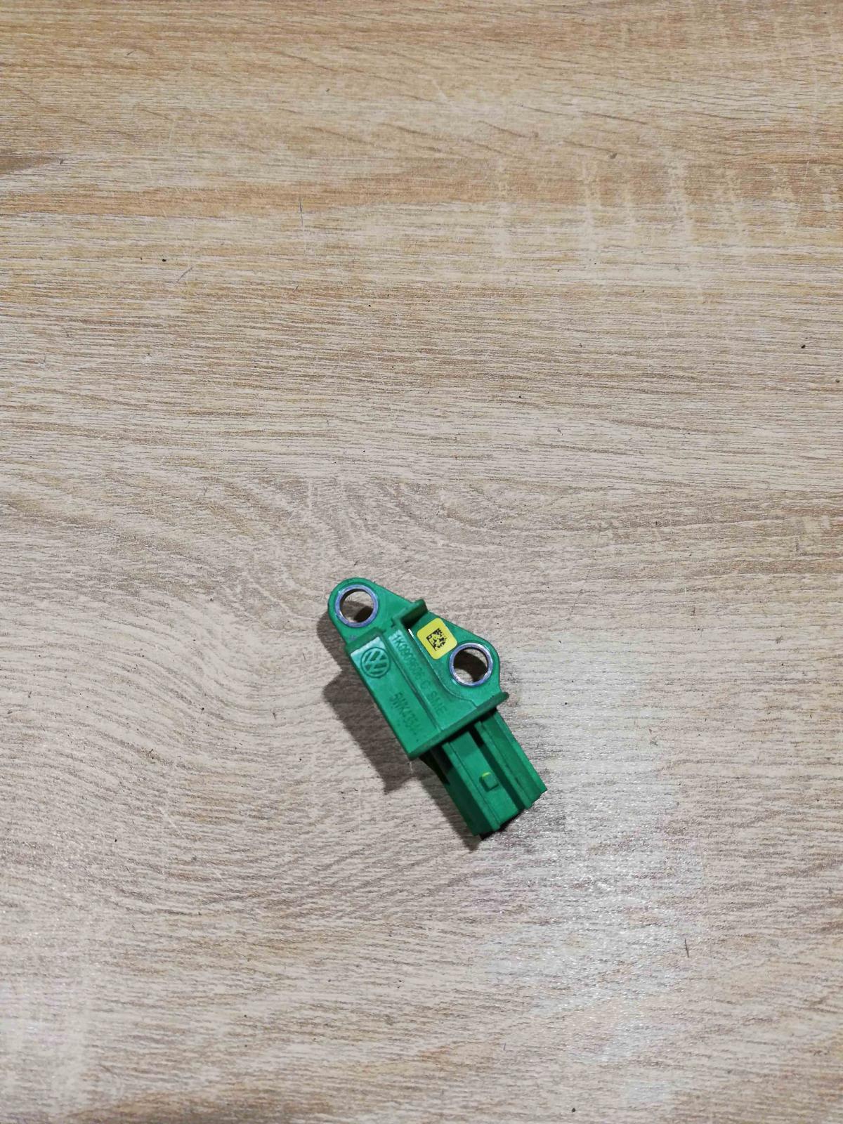 1K0909606C   Airbag deployment crash/impact sensor Audi A4 S4 B8 8K