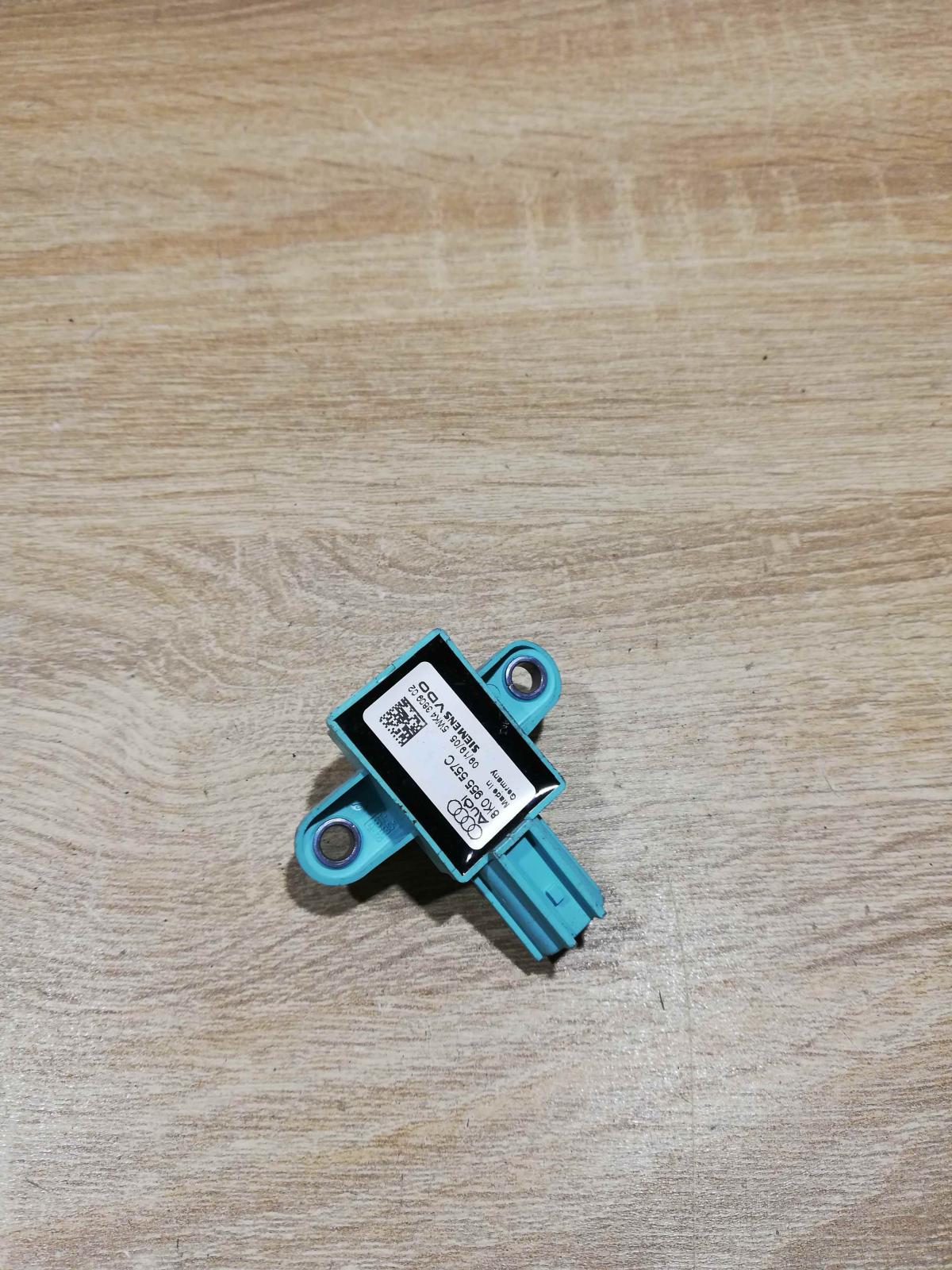 8K0955557C   Airbag deployment crash/impact sensor Audi A4 S4 B8 8K