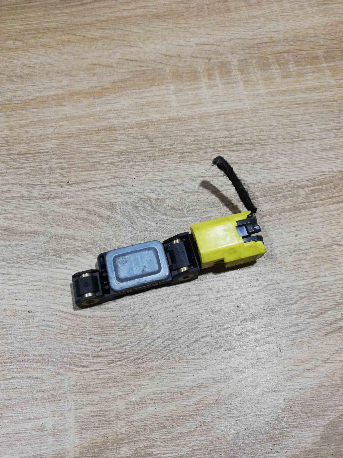 7L0909606   Airbag deployment crash/impact sensor Volkswagen Touareg I