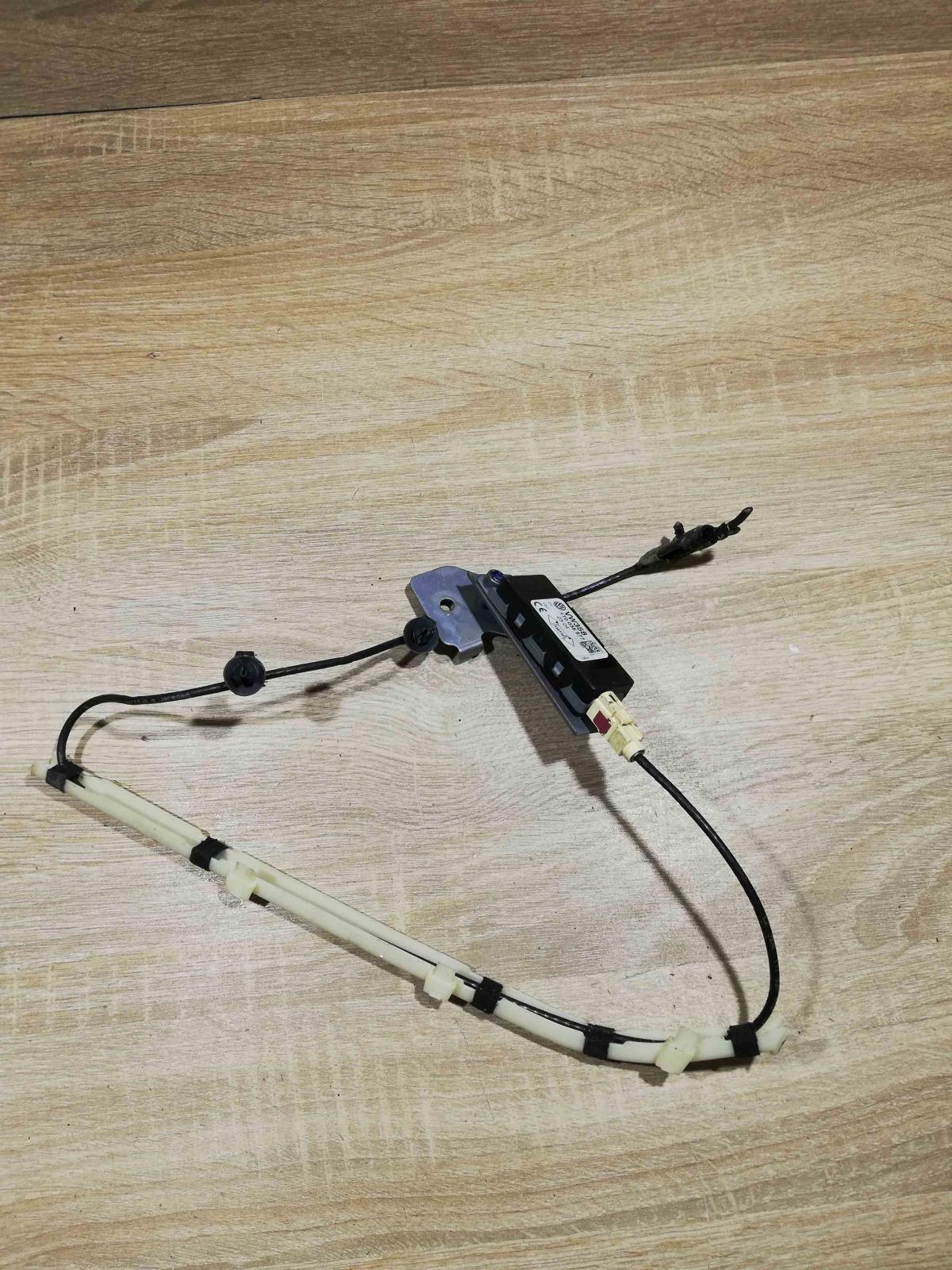 1T0035577   Aerial antenna amplifier Volkswagen Touran I