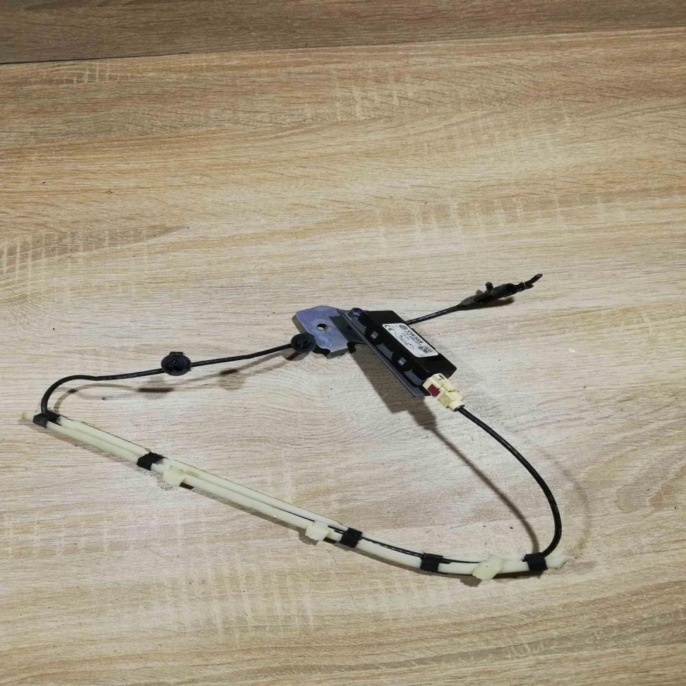 1T0035577   Aerial antenna amplifier Volkswagen Touran I