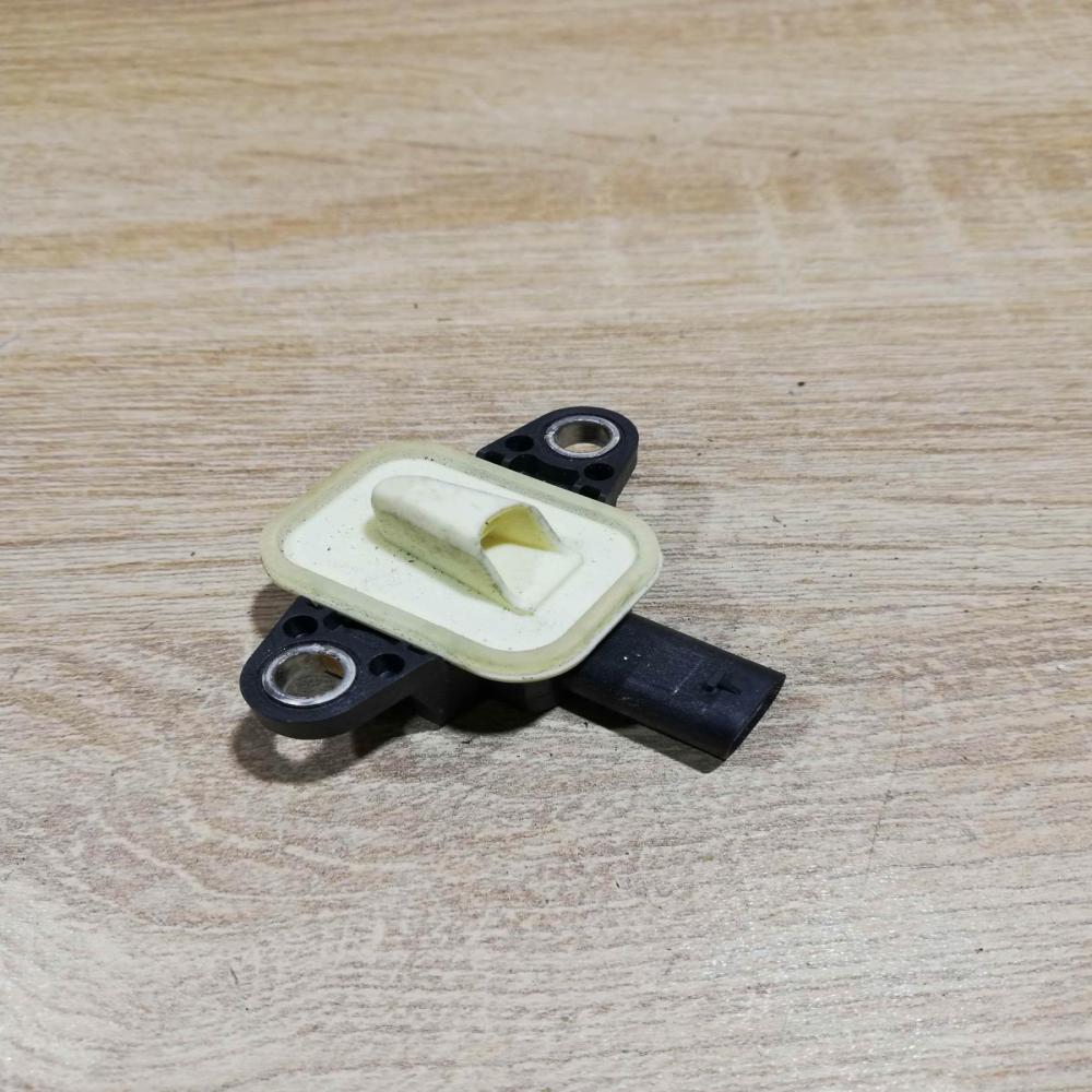 4H0955557 0488RB4  Airbag deployment crash/impact sensor Audi A8 S8 D4 4H