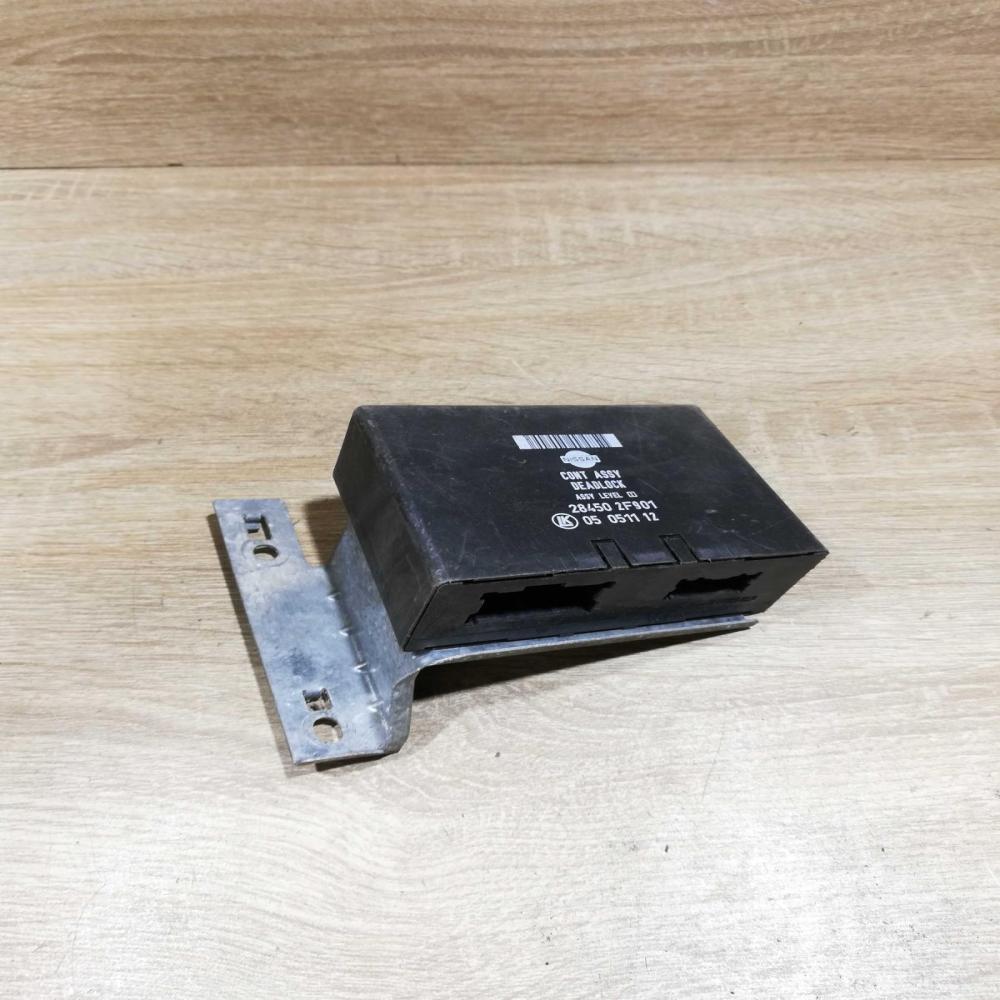 28450 2F901 05051112  Door central lock control unit/module Nissan Primera