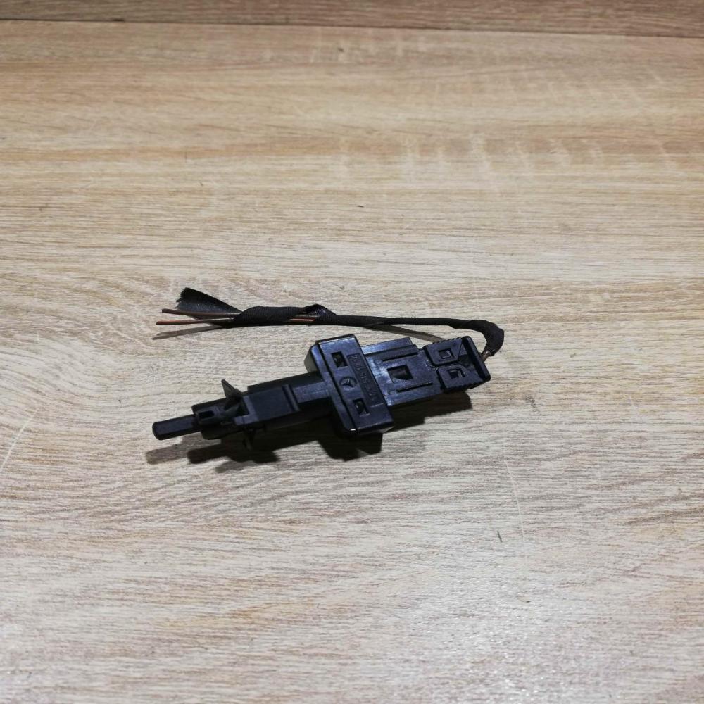 A0065451014   Clutch pedal sensor Mercedes-Benz C W204