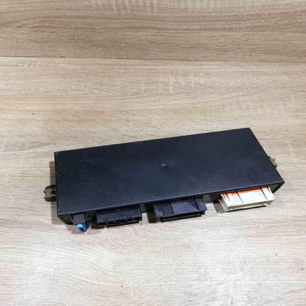 8366229   Comfort/convenience module BMW 7 E32