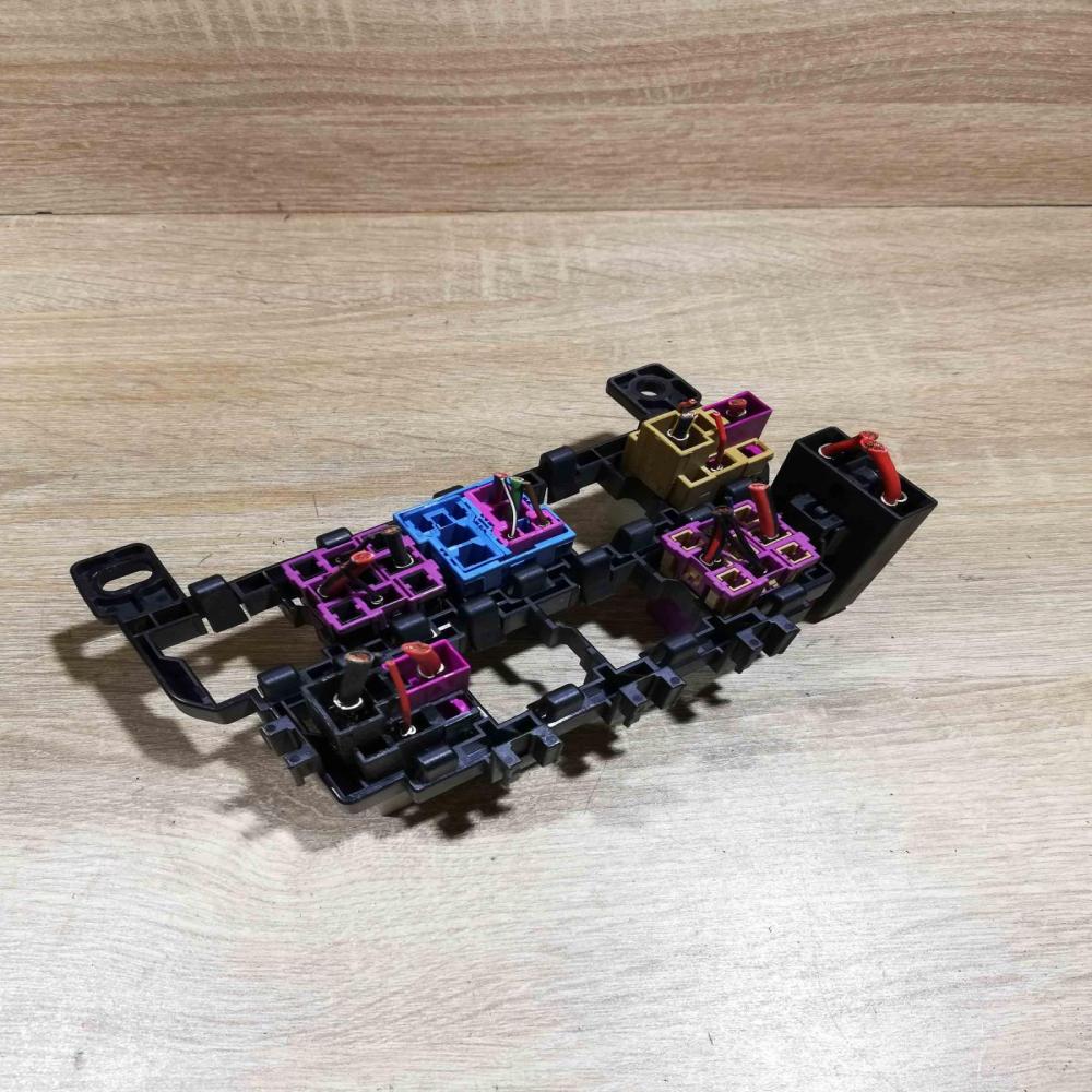 4F0937503   Fuse Audi A6 S6 C6 4F