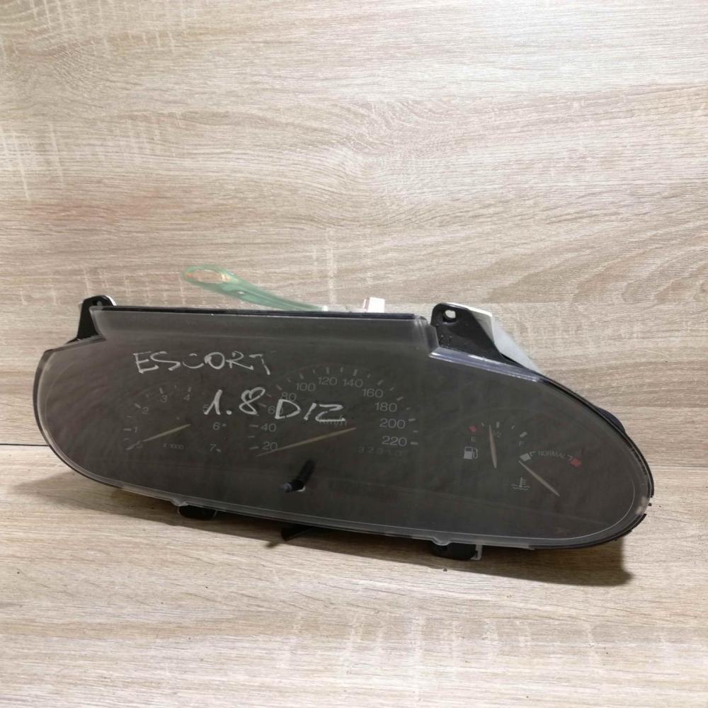 96FB 10C956 BA P818C  Speedometer (instrument cluster) Ford Escort