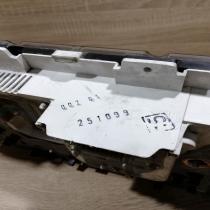 251099 002 01  Speedometer (instrument cluster) Mazda 323
