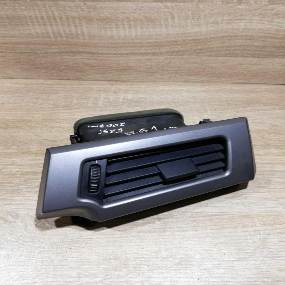 6913708   Dashboard side air vent grill/cover trim BMW 5 E60 E61