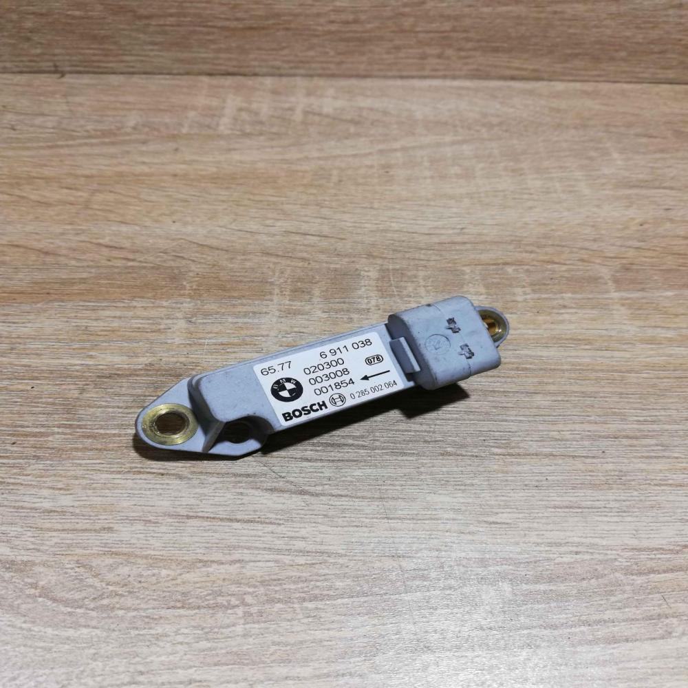 6911038   Airbag deployment crash/impact sensor BMW X5 E53