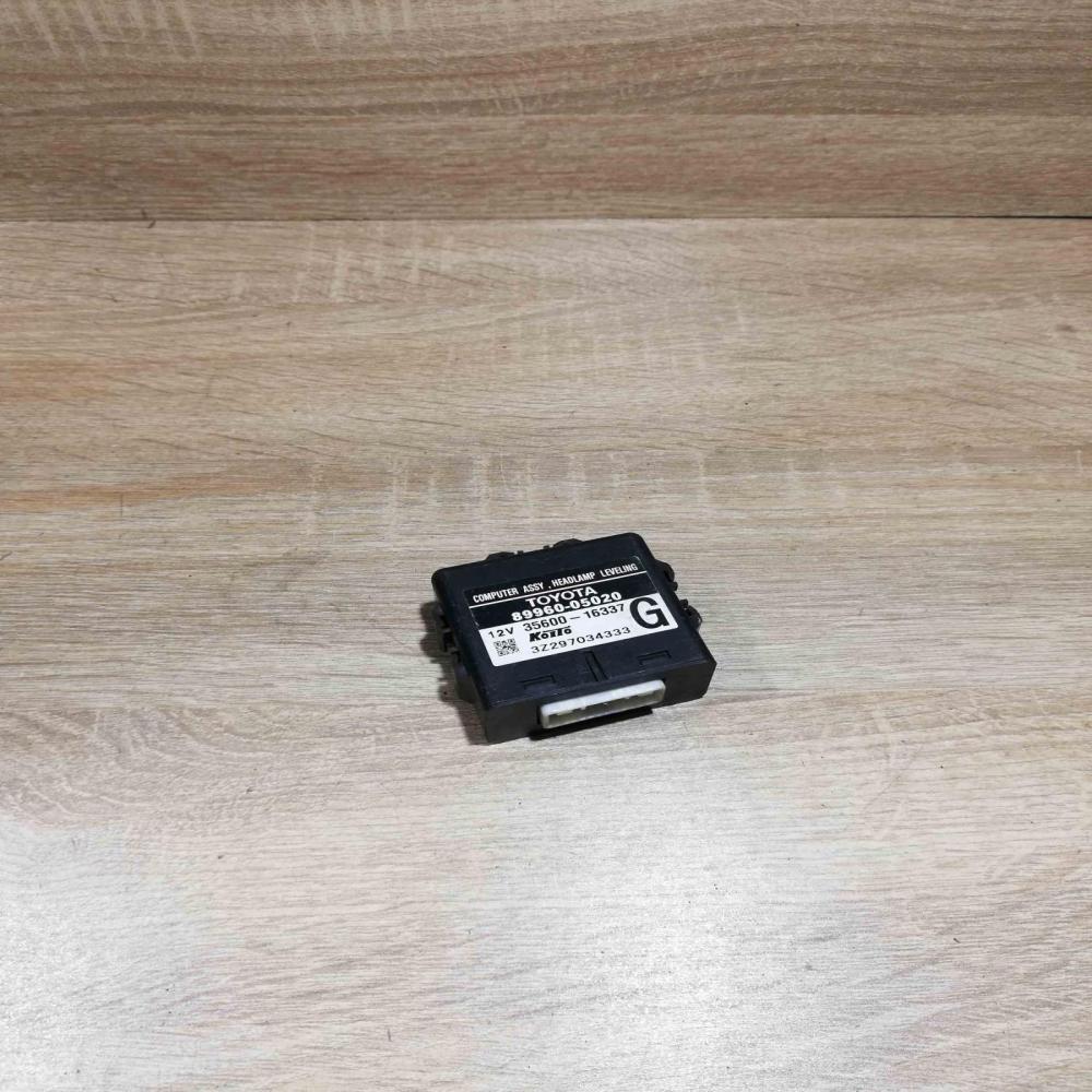 89960 05020   Light module LCM Toyota Avensis T250
