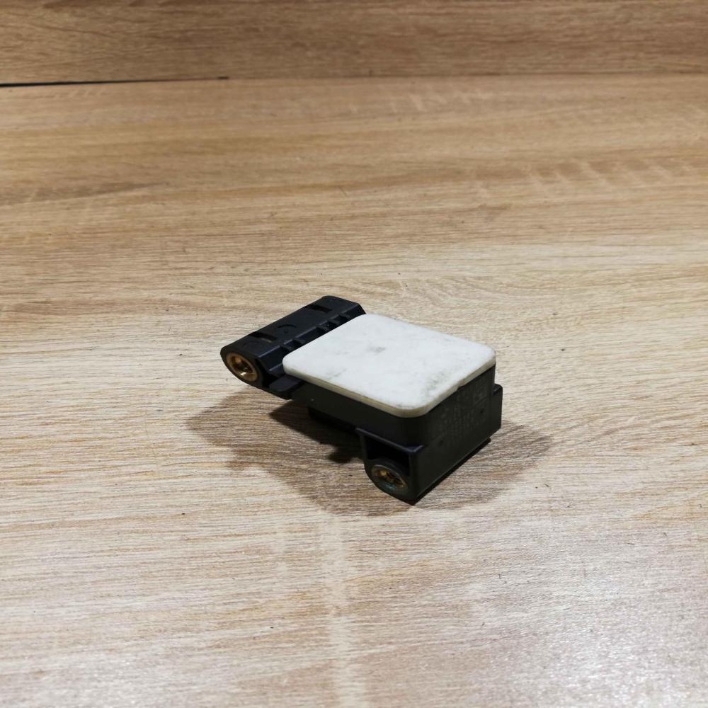 6911003   Airbag deployment crash/impact sensor BMW 3 E90 E91